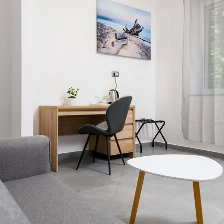 Delalle Apartment Split