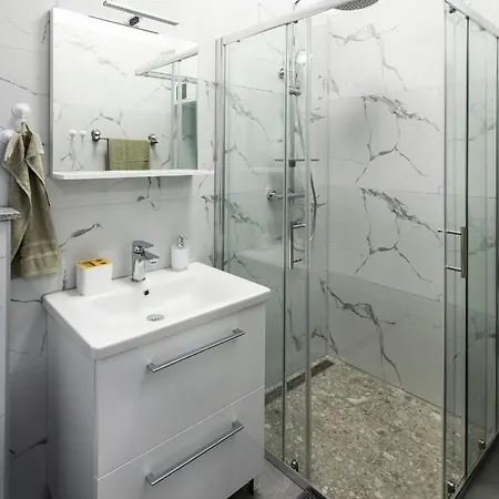Delalle Apartment *